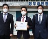 공수처, '고발 사주' 의혹 박지원 고발한 윤석열 측 조사