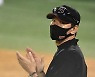 이강철 감독 "김재윤 100SV, 구단과 선수 모두에게 소중한 기록"