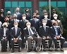 기념사진 촬영하는 문 대통령