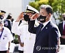 문 대통령, 하와이 펀치볼 국립묘지 참배