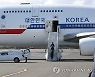 유해 운구하는 의장병