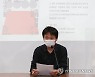 공개법정 개요 설명하는 이양구 연출