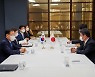 뉴욕서 한일 외교장관 회담.."한반도 프로세스 지속 협력"
