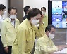 [포토] 유은혜 부총리, 소아·청소년 백신 접종 간담회 참석