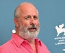 '노팅힐' 감독 로저 미첼 사망..향년 65세