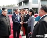 北김여정 "관계회복 용의"..임기말 文정부, 남북관계 물꼬틀까