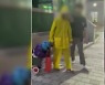 소녀상 꽃으로 60대 여성 폭행한 10대들 구속 송치