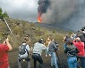 50년 만의 화산 폭발.. 스페인령 라팔마섬에 몰린 취재진