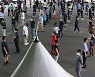24일 2300명 안팎 '역대최다'..추석 후폭풍 전국 재확산