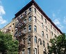 뉴욕 낡은 건물들 외벽의 철제계단엔 아픔의 역사가.. [박상현의 일상 속 문화사]