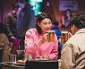 '백스피릿', 김연경→김희애 '맥주 먹방' 스틸 공개