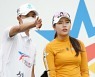 [포토]성유진,김용현 '공략을 상의한다'