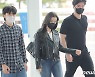 공항 도착한 지수