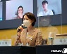 개정 교육 과정 간담회 인사말 하는 유은혜 사회부총리