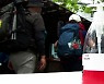 신규 확진자 3천 명 넘었는데..'마스크 착용·거리두기' 무시
