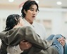 '유미의 세포들' 안보현, 쓰러진 김고은 안고 달린 이유는?