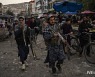 "탈레반, 도시 광장에 시신 4구 걸어"..공포정치 재현 우려