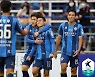 [K리그1 32R] '이동준 다이빙 헤더 골' 울산, 광주 1-0 누르고 선두 유지