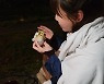 '44kg' 강예원, '한 사람만' 촬영 중 근황.."몰래 먹는 간식 꿀맛"