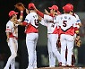 KIA 'SSG에 7:1 승리'[포토]