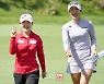 [포토]이승연,유효주 '함께 버디 너무 좋아'