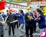 노동신문 "애국의 땀 바쳐가는 청년탄광 노동자들"