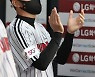 처음 목소리 높인 LG 류지현 감독 "비디오판독 인정하지 않는다"