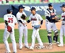상위권 팀 차례로 만나는 두산, 김태형 감독 "선수들 컨디션 유지가 중요, 승부수 띄우겠다"