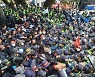 SPC 세종공장 막던 화물연대..경찰과 몸싸움 끝에 해산