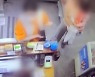 "돈 내놔, 가난한 XX들"..고깃집 환불 모녀 檢 송치