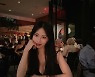 한예슬, 여유로운 레스토랑 나들이..시크한 눈빛 "FAMILY TIME"