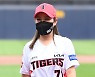 송가인 '그라운드 빠져나오는 당당한 모습'[엑's HD포토]