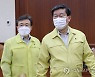 코로나19 중대본회의 참석하는 전해철 장관과 권덕철 장관