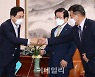 [포토]여야 원내대표 회동, '언론중재법 처리 논의'