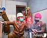 내부 공사 진행 중인 평양시 살림집 건설장