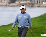 PGA 챔피언스서 버디 퍼트 하러 가는 최경주