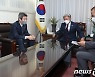 이인영 장관, 천도교 중앙총부 방문