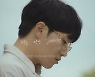 김필, 신곡 '처음 만난 그때처럼' 뮤직비디오 직접 출연
