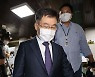 '화천대유 대주주' 김만배, 12시간 경찰 조사.."곽상도 아들 중재해 입어"