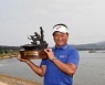 최경주, 한국인 최초로 PGA 챔피언스투어 우승..1주일만에 설욕