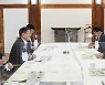 문 대통령 "백신 미예약 550만명, 참여 끌어내는데 총력" 지시