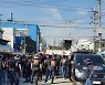 SPC 공장 앞 농성 민주노총 화물연대 "경찰 과잉진압 규탄\"