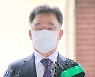 화천대유 대주주 출석..경찰 '수상한 거액 인출' 집중 조사