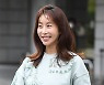 한다감, 커피차 앞에 두고 수줍은 미소 [포토엔HD]