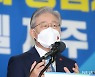 답변하는 이재명 후보