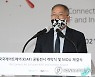 인사말 하는 황달성 한국화랑협회 회장