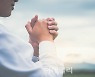 '대변섭취·불가마버티기' 엽기 신앙훈련..교회 관계자들 혐의 부인