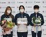 취재진 질문에 답하는 강채영·장민희·안산