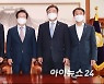 [포토]국회의장 주재로 여야 원내대표 회동, '언론중재법 담판'