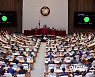 [포토]'세종의사당' 설치 국회법 개정안, 본회의 통과